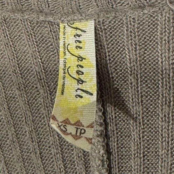 Free People Waffle Knit Thermal Top XS Taupe Long Sleeve Slouchy Raw Hem Grunge - Picture 10 of 10